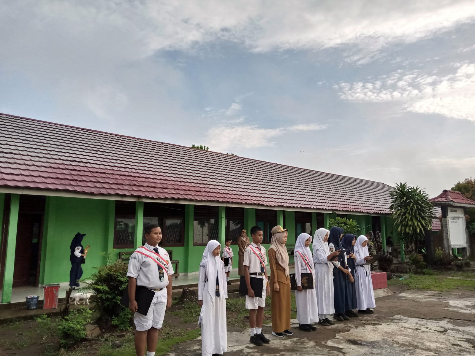 Upacara bendera merah putih