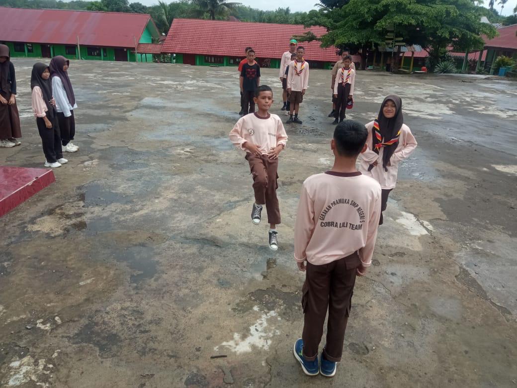 Latihan rutin pramuka smpn 05 llg